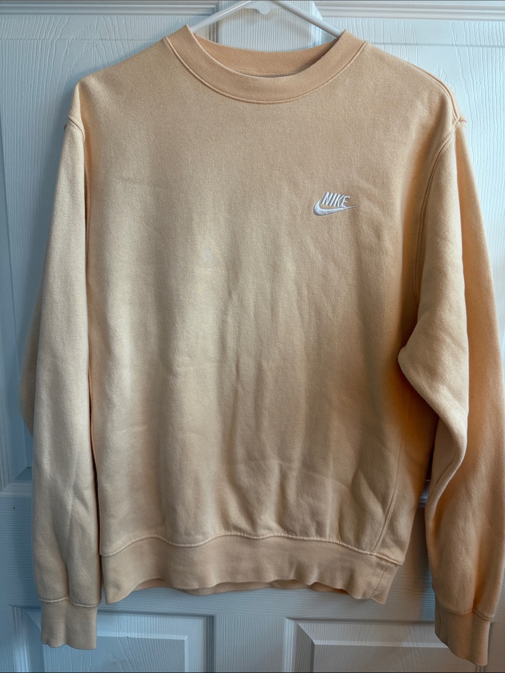 Nike Men’s Crewneck Sweatshirt in Peach